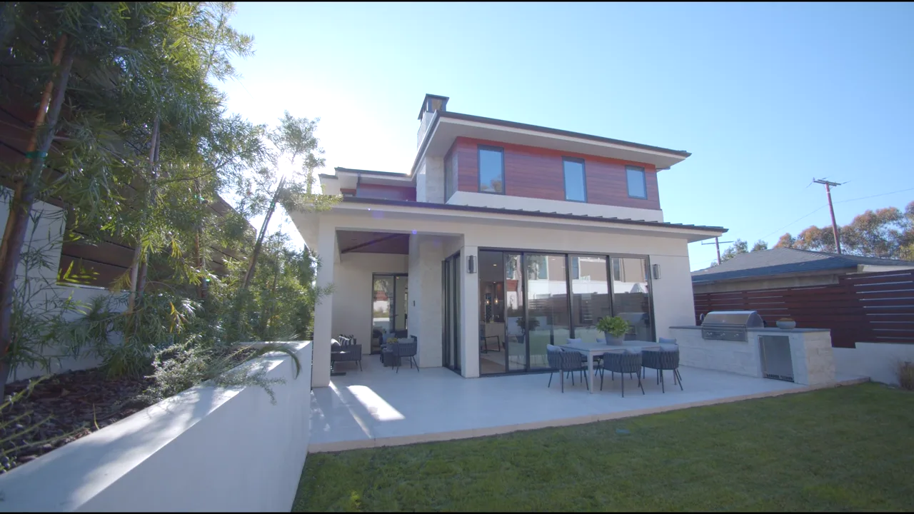 Modern Modulhauses home with a spacious terrace